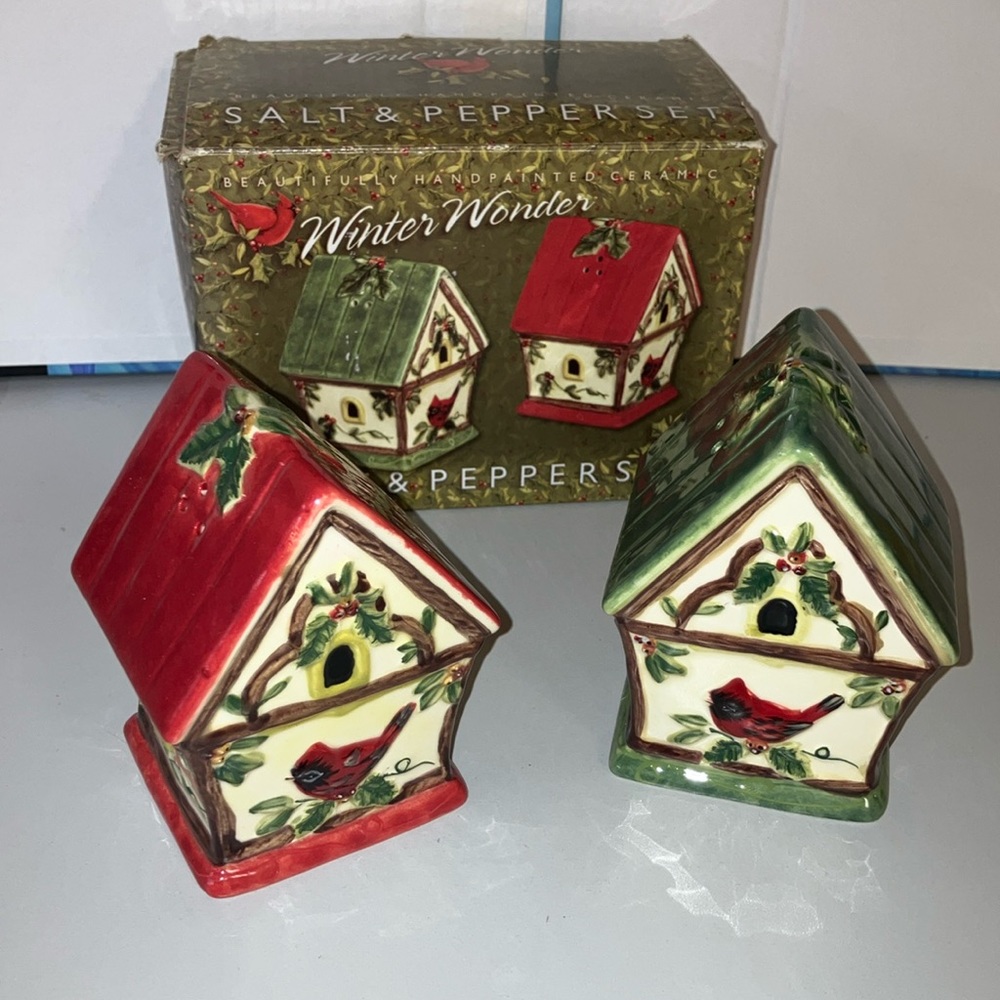 NEW Holiday Ceramic Birdhouse Salt and Pepper Shakers